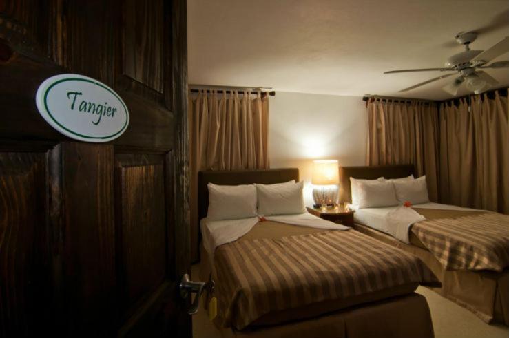 Mynt Retreat Bed & Breakfast Бухта Монтего Экстерьер фото